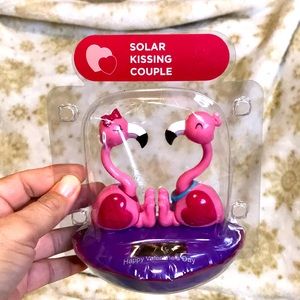 VALENTINES DAY GIFT SOLAR KISSING COUPLE